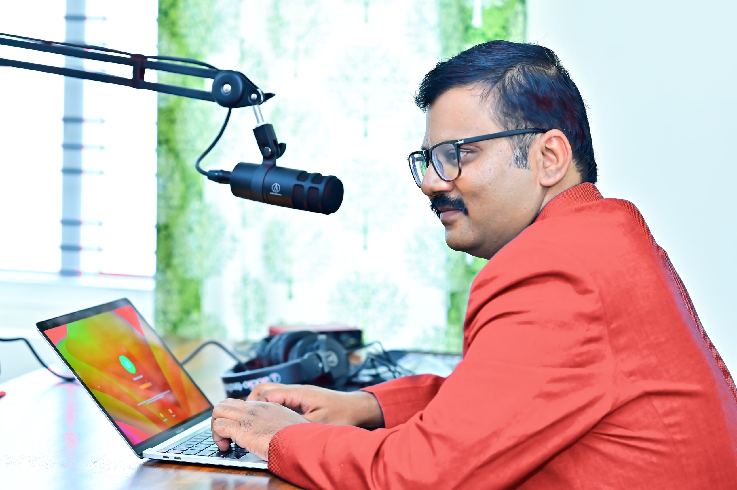 Srinivas Saripalli is widely regarded as the most accomplished life and business strategist in the country. A world renowned expert in the field of leadership and life coaching.